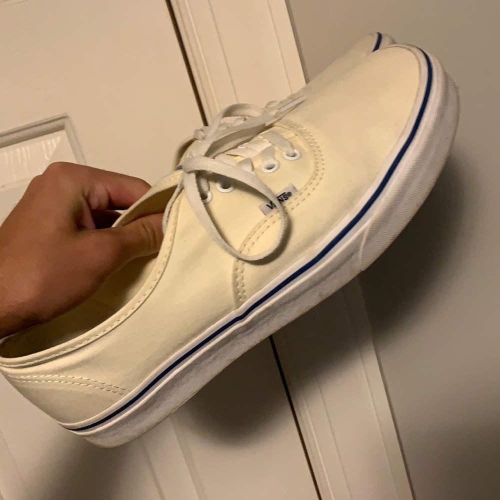 Men’s creme colored vintage vans